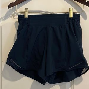 Lululemon Hotty Hot Shorts High-Rise 4”